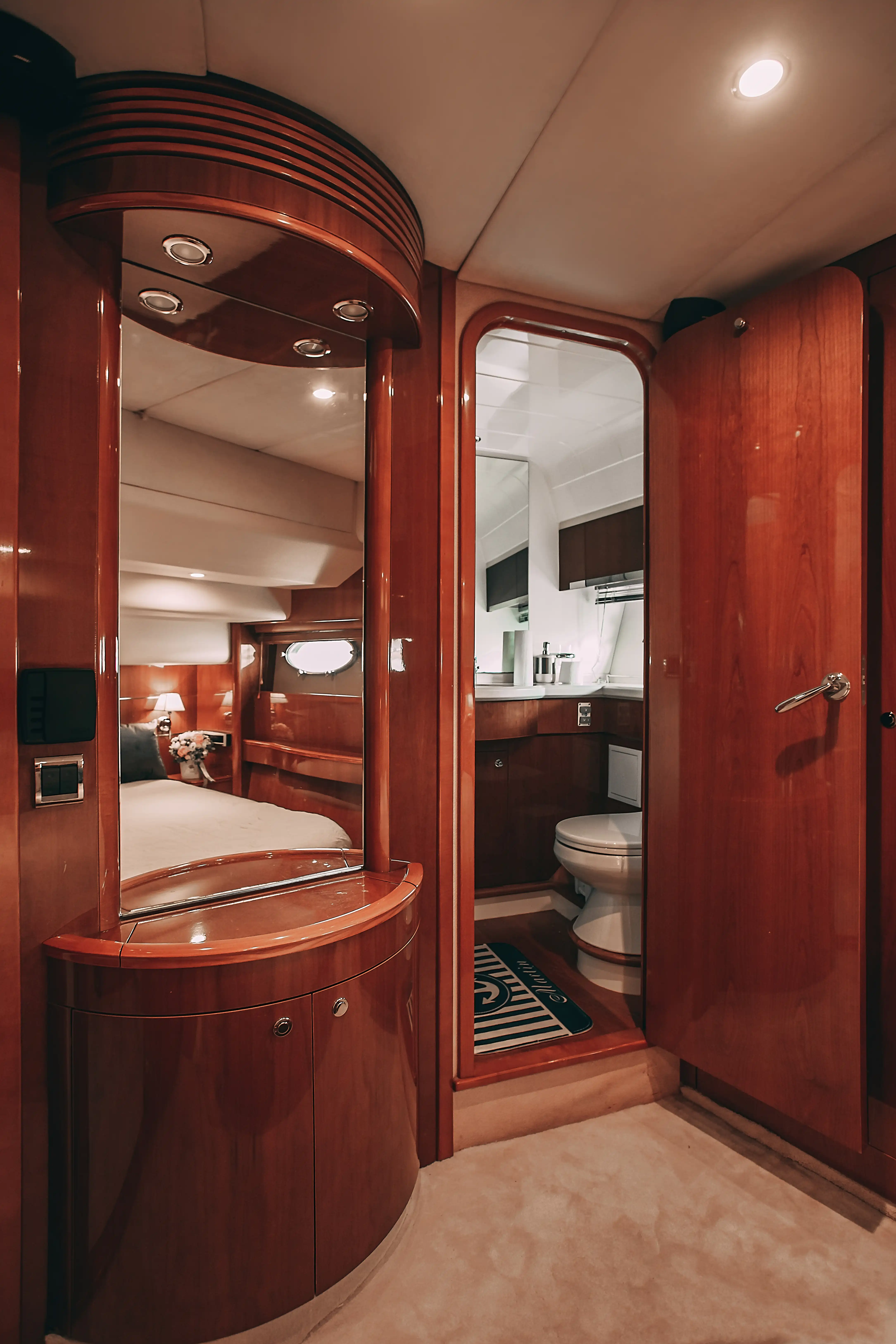 Яхта Princess 57 Esperanza image- 30